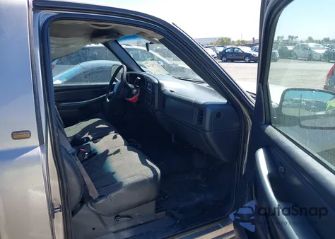 2002 Chevrolet Silverado 1500 из США, поврежденный, VIN 1GCEC14W82Z158814